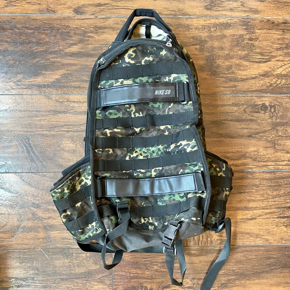 Nike SB RPM camo backpack / book bag. Holds board.